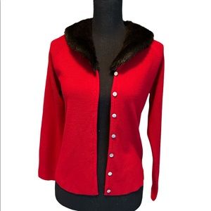 Sweater with removable faux fur collar